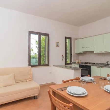 Stella Con Piscina Comune - Rei100 By Interhome *