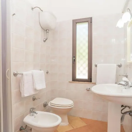 Stella Con Piscina Comune - Rei100 By Interhome *